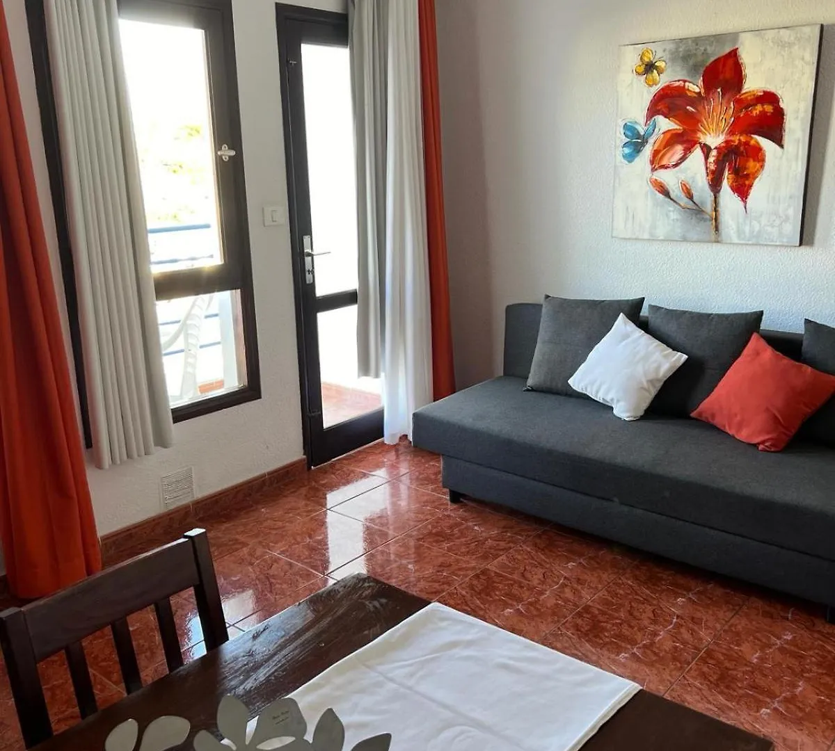 Apartamentos Funchal Los Cristianos