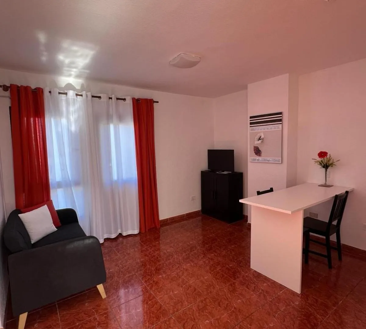 Apartamentos Funchal Los Cristianos  0*, Los Cristianos (Tenerife) Hiszpania