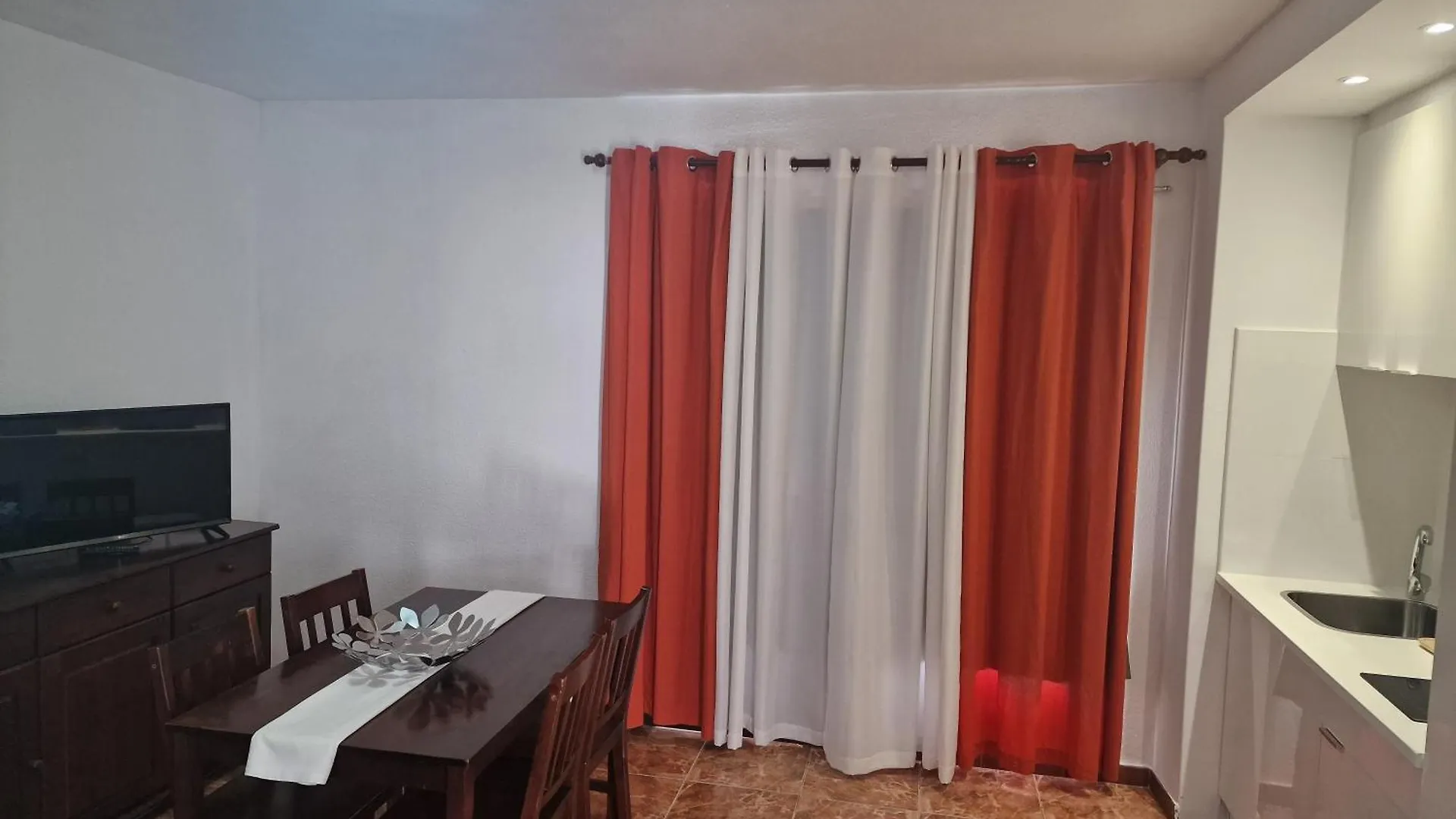 Apartamentos Funchal Los Cristianos  Apartment Los Cristianos (Tenerife)